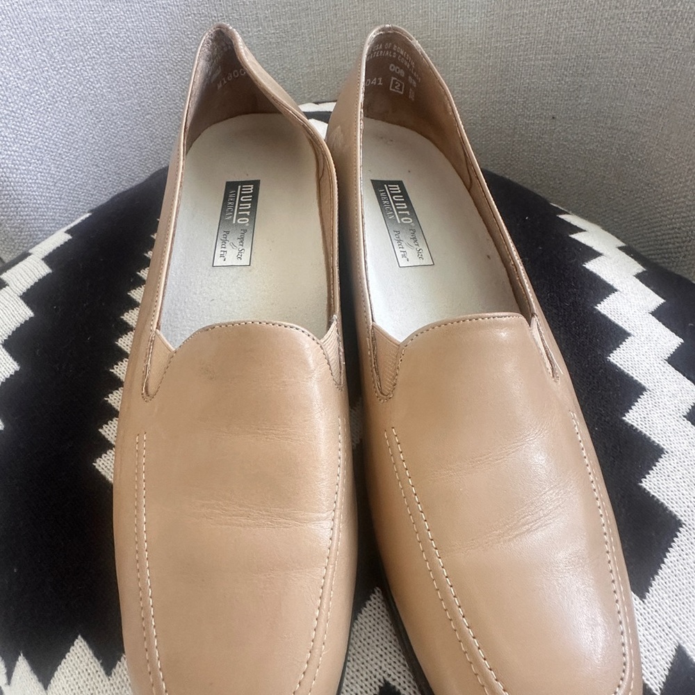 Munro Women's Tan Leather Flats
